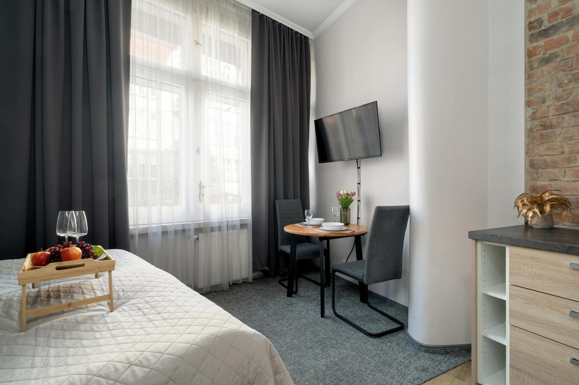 Apartment Very Berry - Glogowska 39-5 - Targowe, Self Check In 24h Poznan