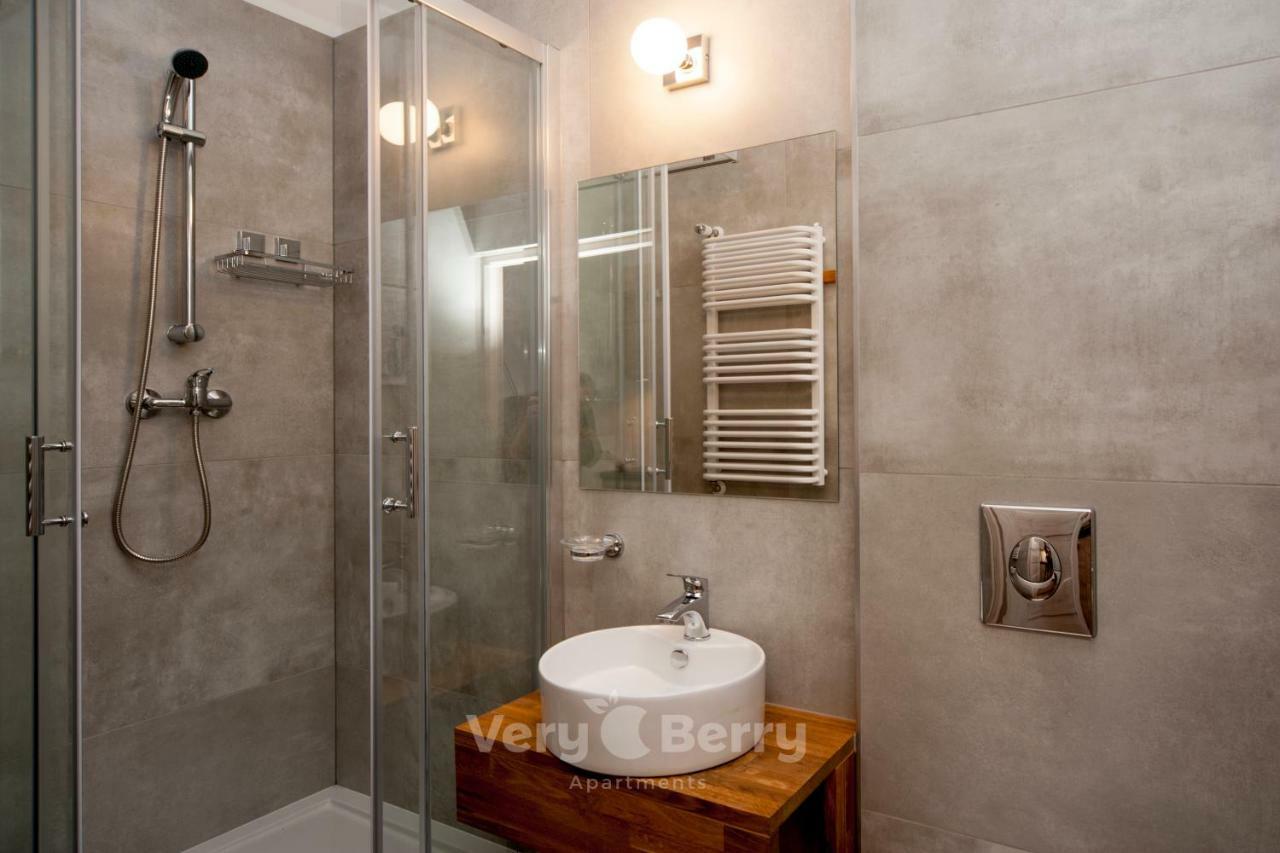 Apartment Very Berry - Glogowska 39-5 - Targowe, Self Check In 24h