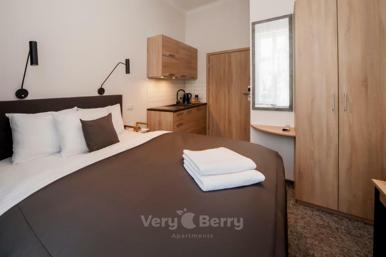 Very Berry - Glogowska 39-5 - Targowe, Self Check In 24h Poznan