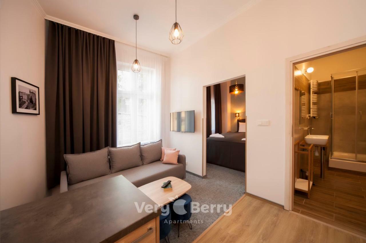 Apartment Very Berry - Glogowska 39-5 - Targowe, Self Check In 24h *