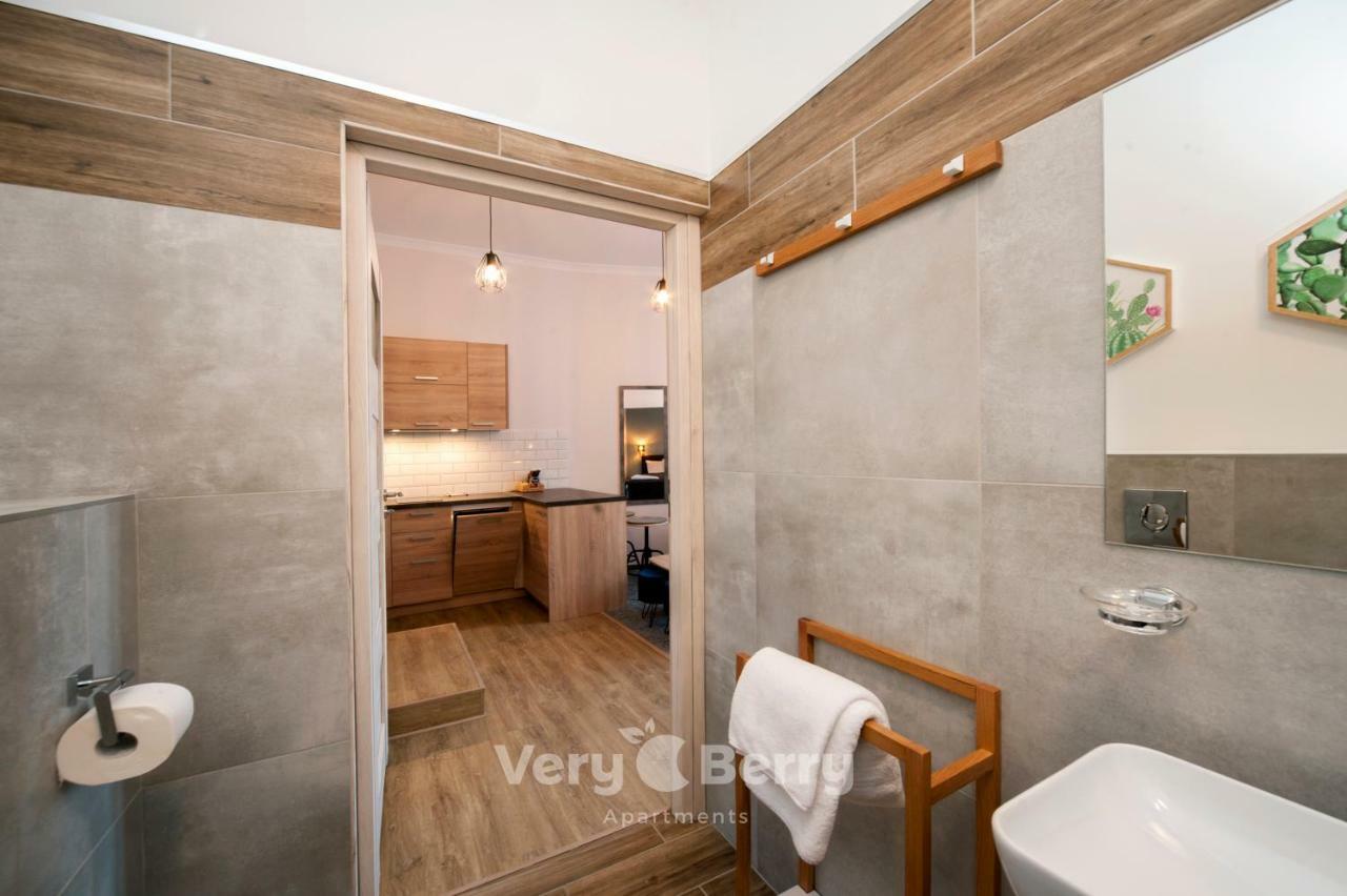 Apartment Very Berry - Glogowska 39-5 - Targowe, Self Check In 24h