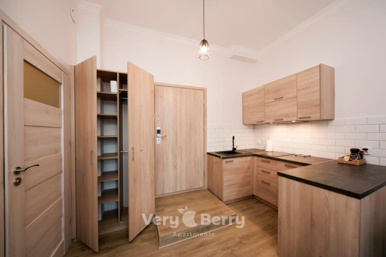 Very Berry - Glogowska 39-5 - Targowe, Self Check In 24h Apartment